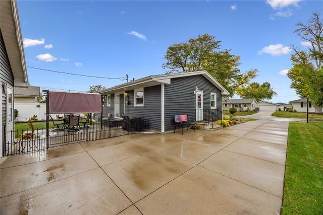 1785 Valleyview Drive, Marion, IA 52302