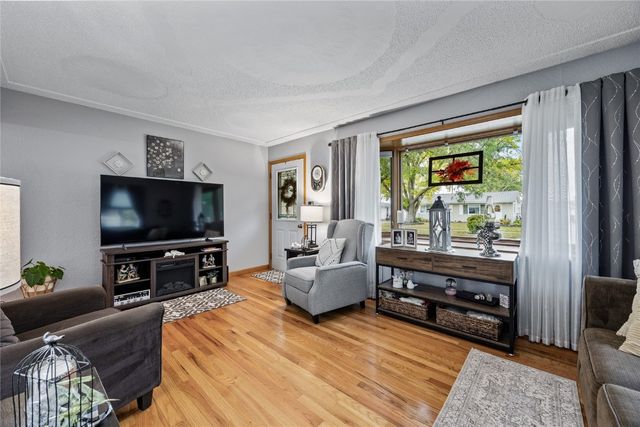 1785 Valleyview Drive, Marion, IA 52302