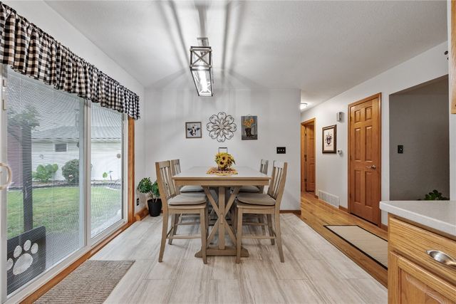 1785 Valleyview Drive, Marion, IA 52302