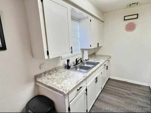 305 E Elm Street, Skiatook, OK 74070