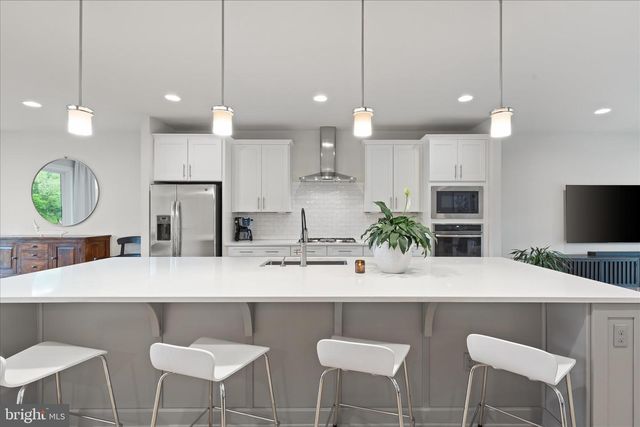 1805 YELLOW GARNET TER SE, Leesburg, VA 20175