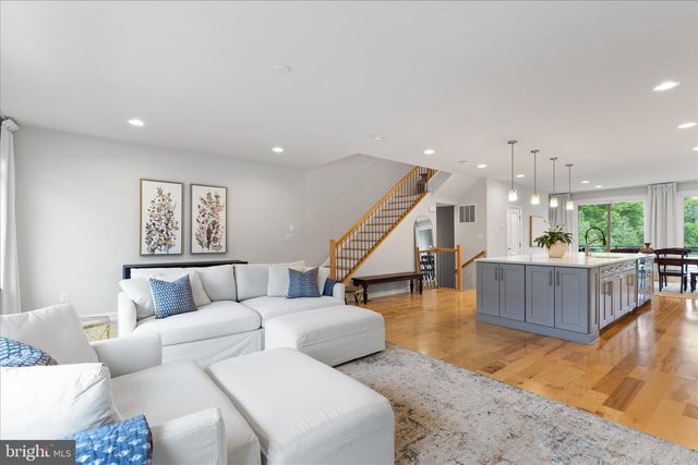 1805 YELLOW GARNET TER SE, Leesburg, VA 20175