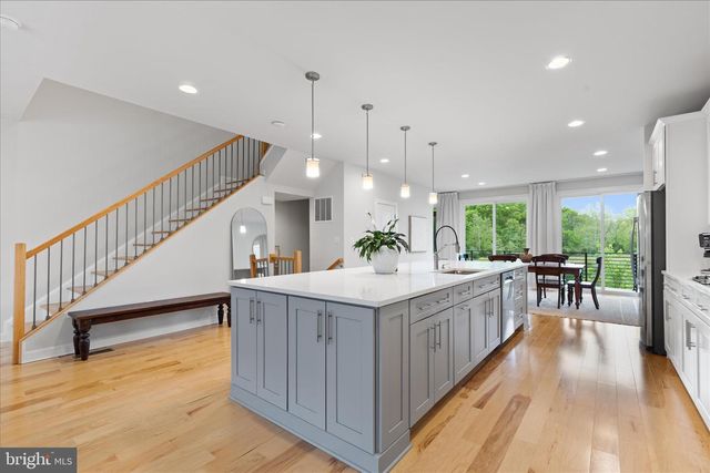 1805 YELLOW GARNET TER SE, Leesburg, VA 20175