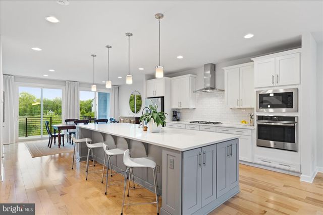 1805 YELLOW GARNET TER SE, Leesburg, VA 20175