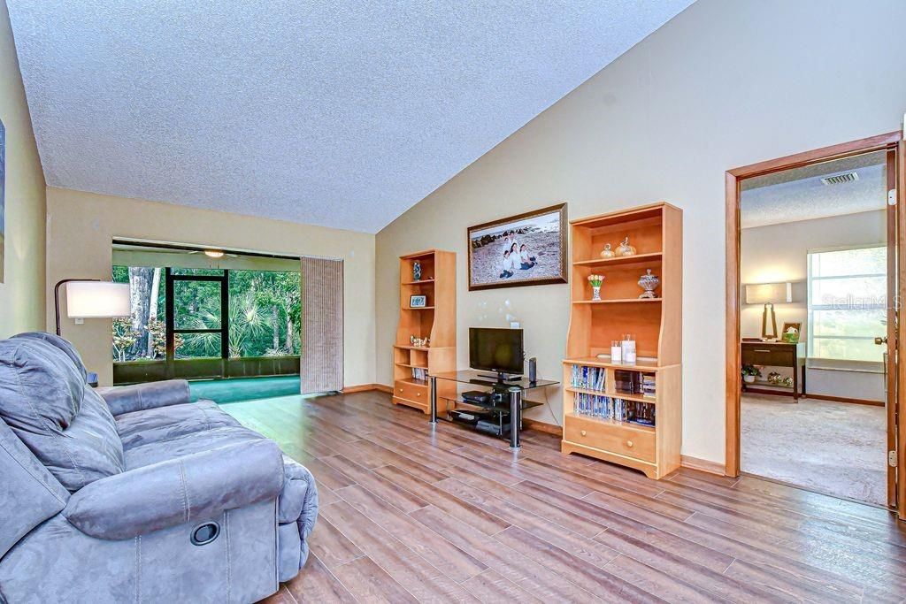 Image 6 of property listing at 16704 VALLELY DRIVE, Tampa, FL 33618