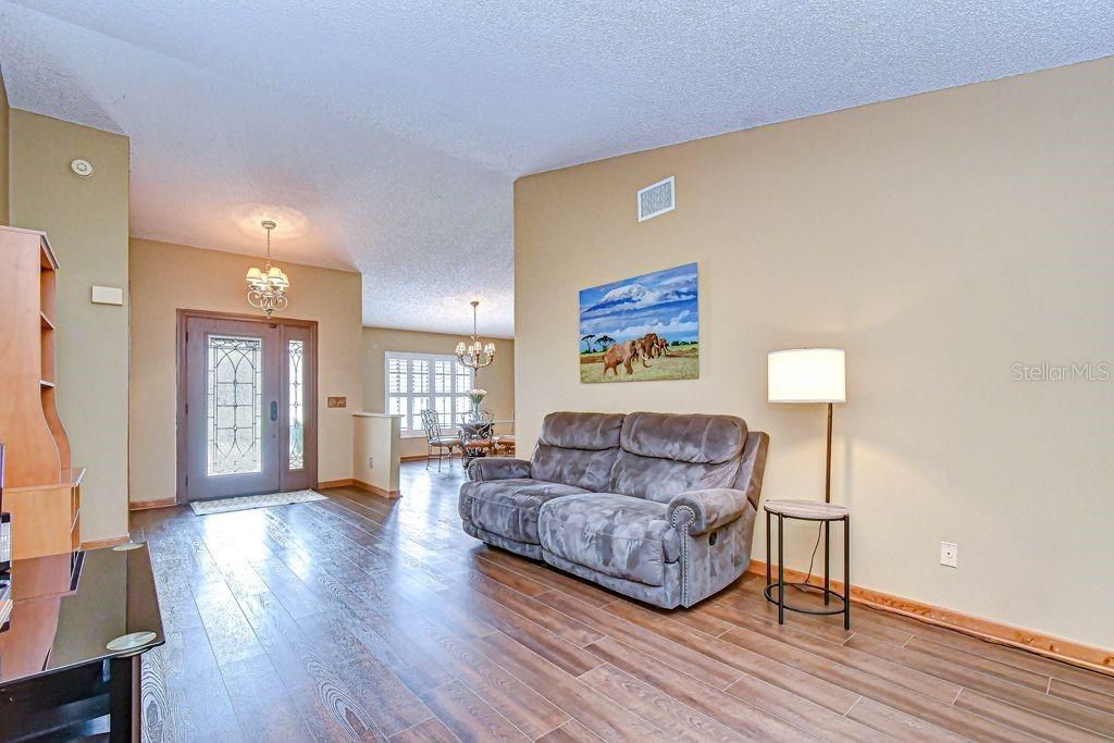 Image 7 of property listing at 16704 VALLELY DRIVE, Tampa, FL 33618