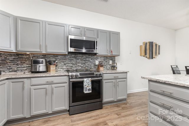 609 Grantham Lane, Charlotte, NC 28262