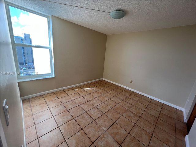 2350 NE 135th St 704, North Miami, FL 33181