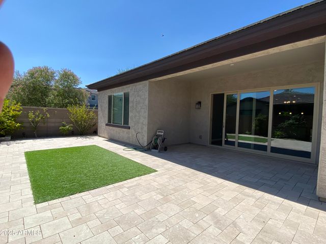 233 W Sandra Terrace, Phoenix, AZ 85023