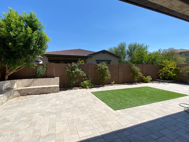 233 W Sandra Terrace, Phoenix, AZ 85023