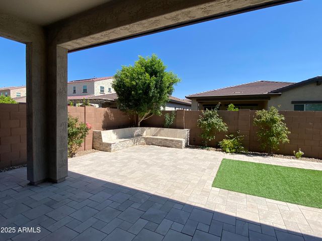 233 W Sandra Terrace, Phoenix, AZ 85023