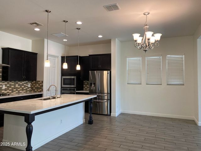 233 W Sandra Terrace, Phoenix, AZ 85023