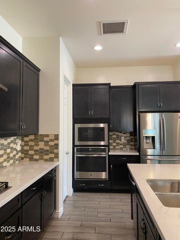 233 W Sandra Terrace, Phoenix, AZ 85023
