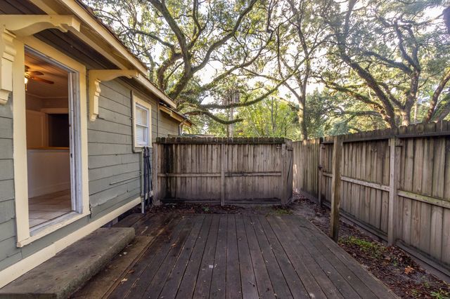 104 S Beauregard Street, Alvin, TX 77511