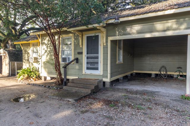 104 S Beauregard Street, Alvin, TX 77511