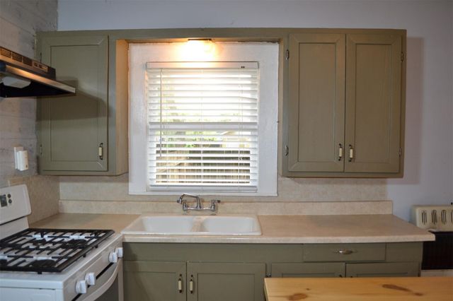 104 S Beauregard Street, Alvin, TX 77511