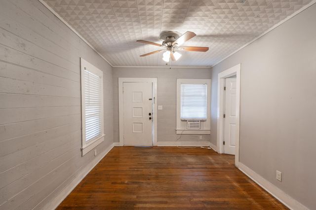 104 S Beauregard Street, Alvin, TX 77511