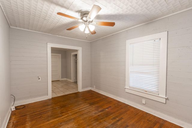 104 S Beauregard Street, Alvin, TX 77511