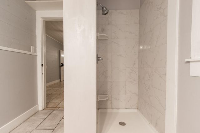 104 S Beauregard Street, Alvin, TX 77511