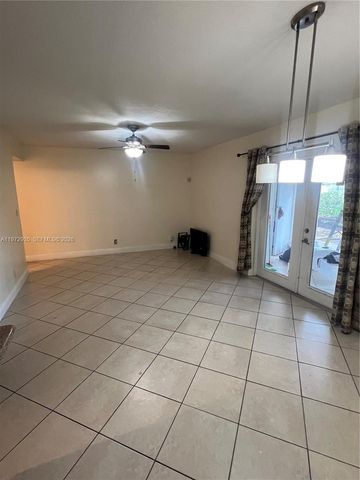 13 Matador Ln 4-27, Davie, FL 33324