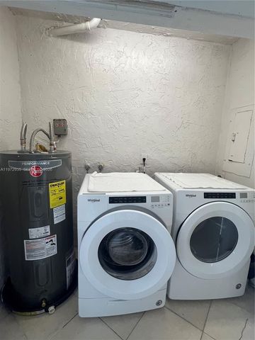 13 Matador Ln 4-27, Davie, FL 33324