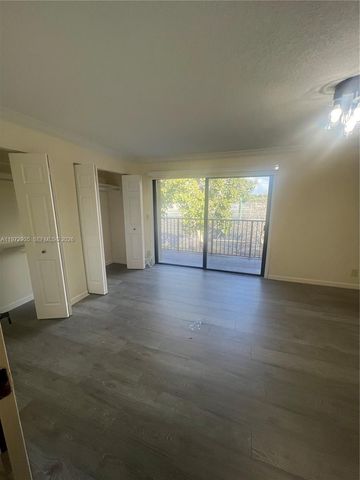 13 Matador Ln 4-27, Davie, FL 33324