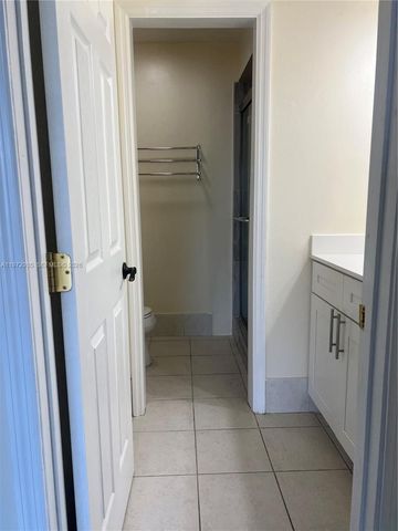 13 Matador Ln 4-27, Davie, FL 33324