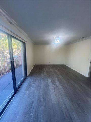 13 Matador Ln 4-27, Davie, FL 33324