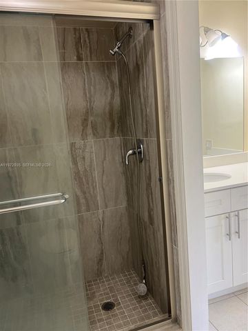 13 Matador Ln 4-27, Davie, FL 33324