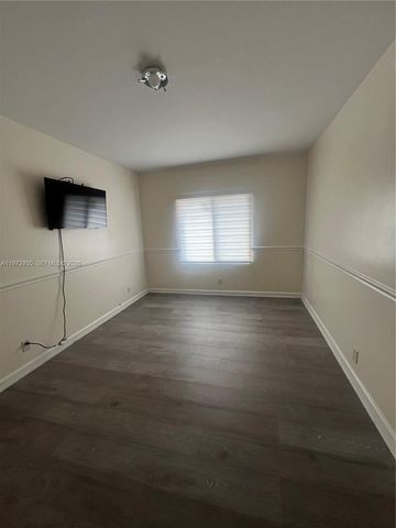 13 Matador Ln 4-27, Davie, FL 33324