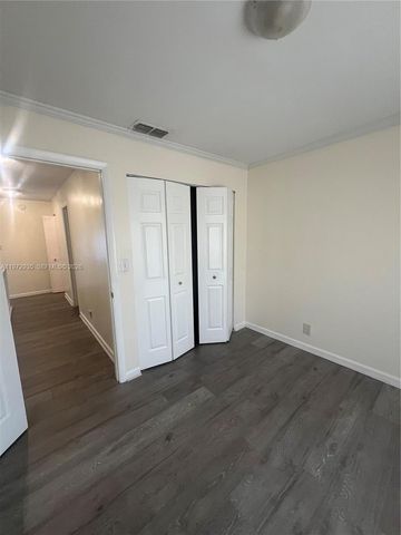 13 Matador Ln 4-27, Davie, FL 33324