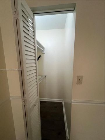 13 Matador Ln 4-27, Davie, FL 33324