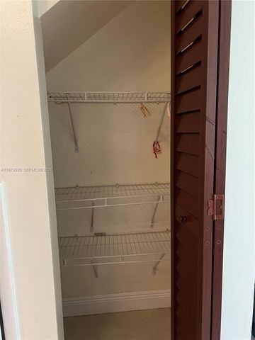 13 Matador Ln 4-27, Davie, FL 33324