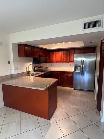 13 Matador Ln 4-27, Davie, FL 33324