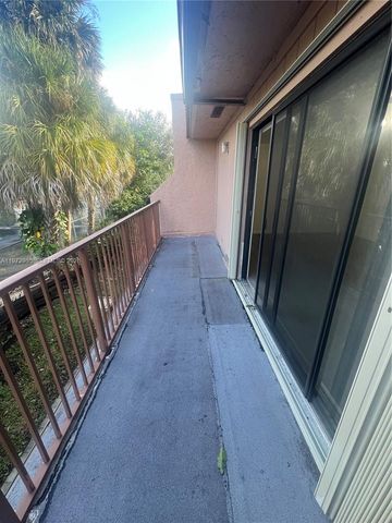 13 Matador Ln 4-27, Davie, FL 33324