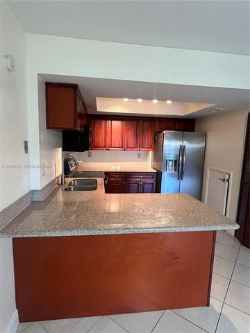 13 Matador Ln 4-27, Davie, FL 33324