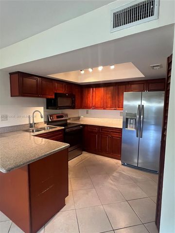 13 Matador Ln 4-27, Davie, FL 33324