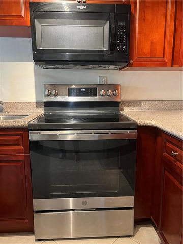 13 Matador Ln 4-27, Davie, FL 33324