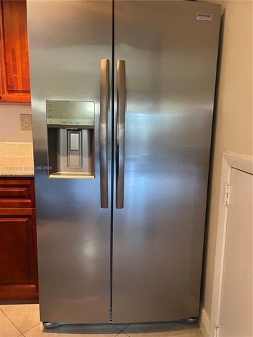 13 Matador Ln 4-27, Davie, FL 33324