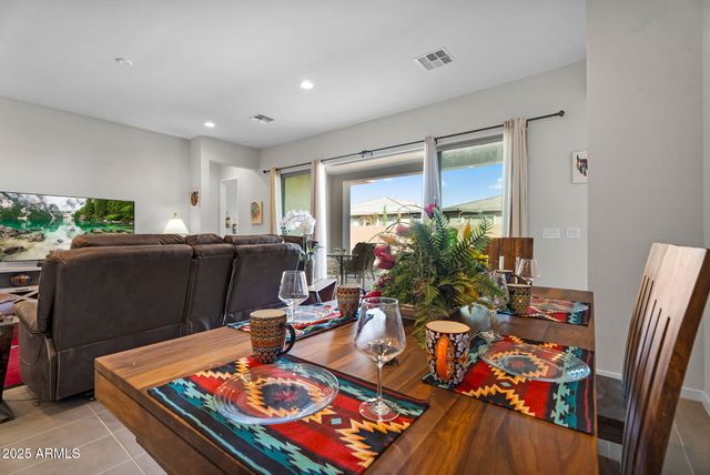 866 W FLATIRON Trail W, Apache Junction, AZ 85120