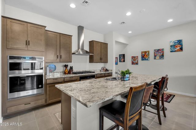 866 W FLATIRON Trail W, Apache Junction, AZ 85120