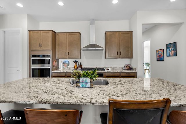 866 W FLATIRON Trail W, Apache Junction, AZ 85120