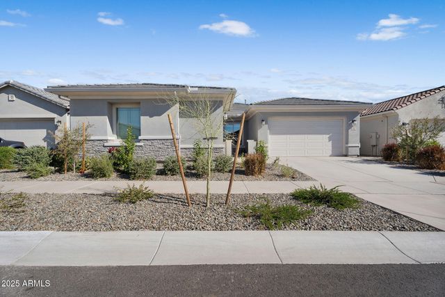 866 W FLATIRON Trail W, Apache Junction, AZ 85120