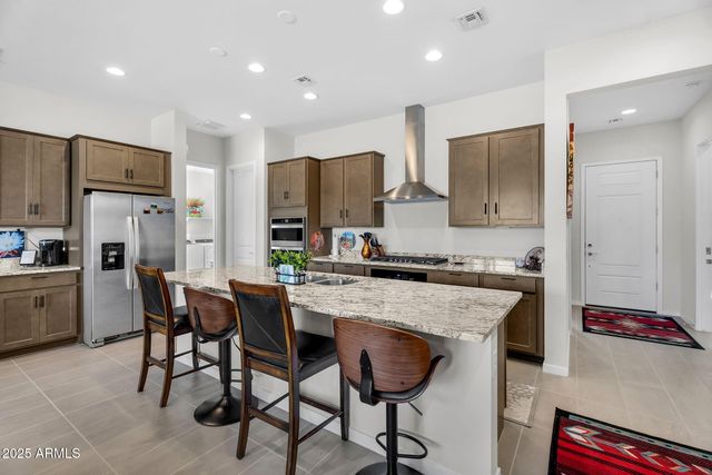 866 W FLATIRON Trail W, Apache Junction, AZ 85120