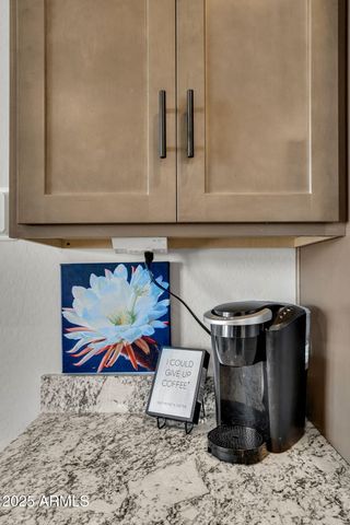 866 W FLATIRON Trail W, Apache Junction, AZ 85120