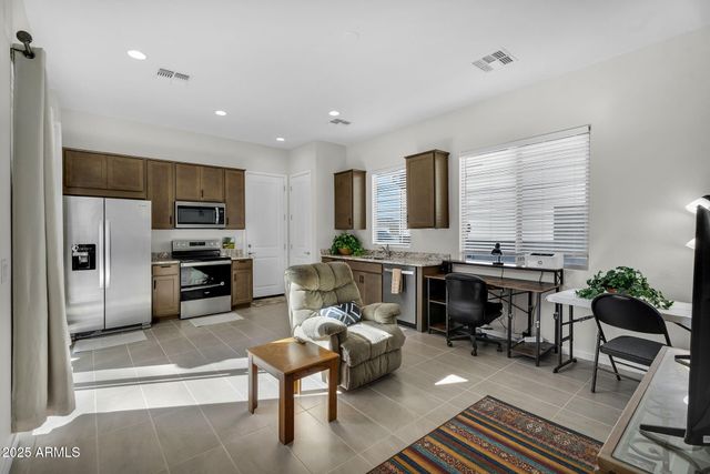 866 W FLATIRON Trail W, Apache Junction, AZ 85120