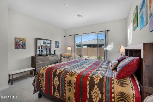 866 W FLATIRON Trail W, Apache Junction, AZ 85120