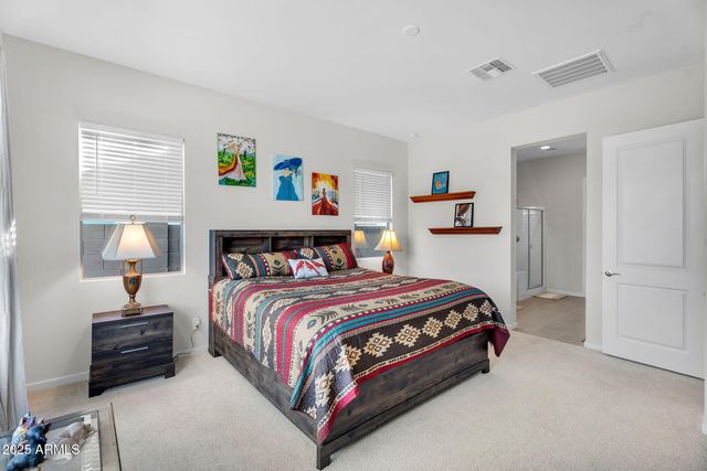 866 W FLATIRON Trail W, Apache Junction, AZ 85120