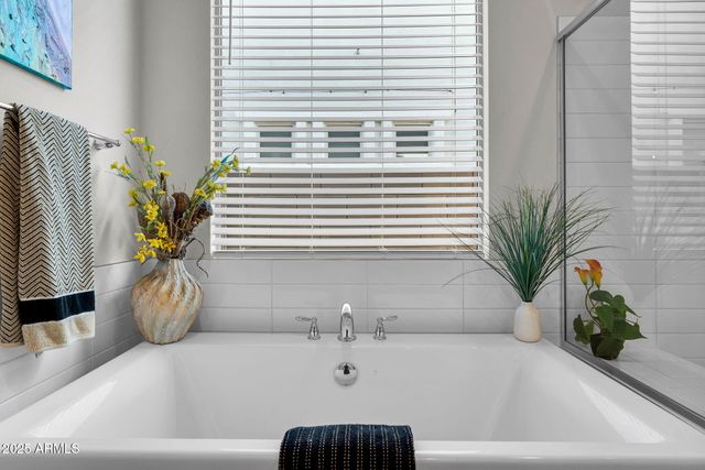 866 W FLATIRON Trail W, Apache Junction, AZ 85120