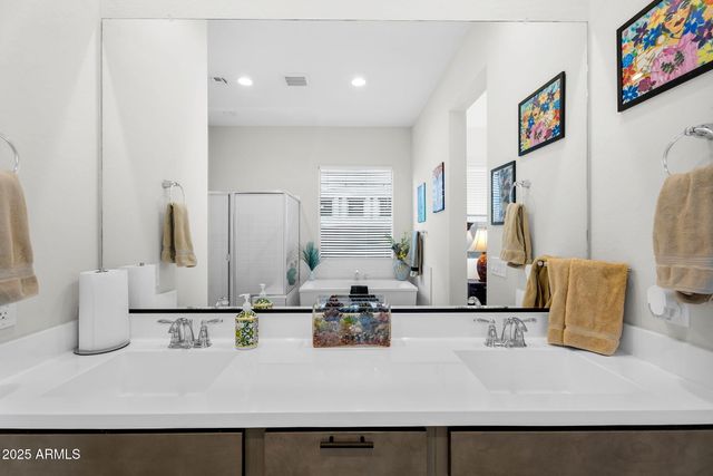 866 W FLATIRON Trail W, Apache Junction, AZ 85120